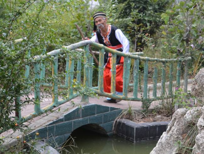 1538210529158015.jpg 000447prsrr19cfzrrwfzs.jpg